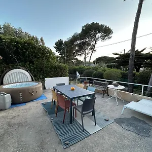 A 150m De La - Jolie Maisonnette Avec Jardin Et Hébergement de vacances